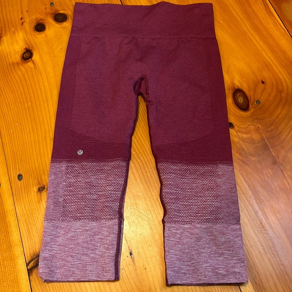 LULULEMON 6 Seamlessly Street Crop Heathered Dashing Purple Ombre - Picture 2 of 8